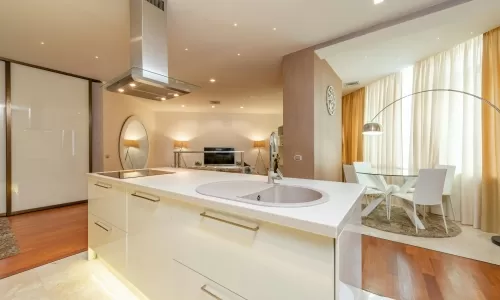 Mẫu Thiết Kế Nội Thất Bếp Hiện Đại Tone Trắng Tinh Tế
