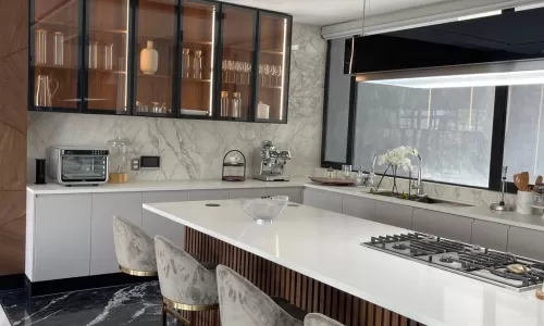 7 Sai Lầm Thường Gặp Khi Thiết Kế Tủ Bếp Inox Cánh Kính