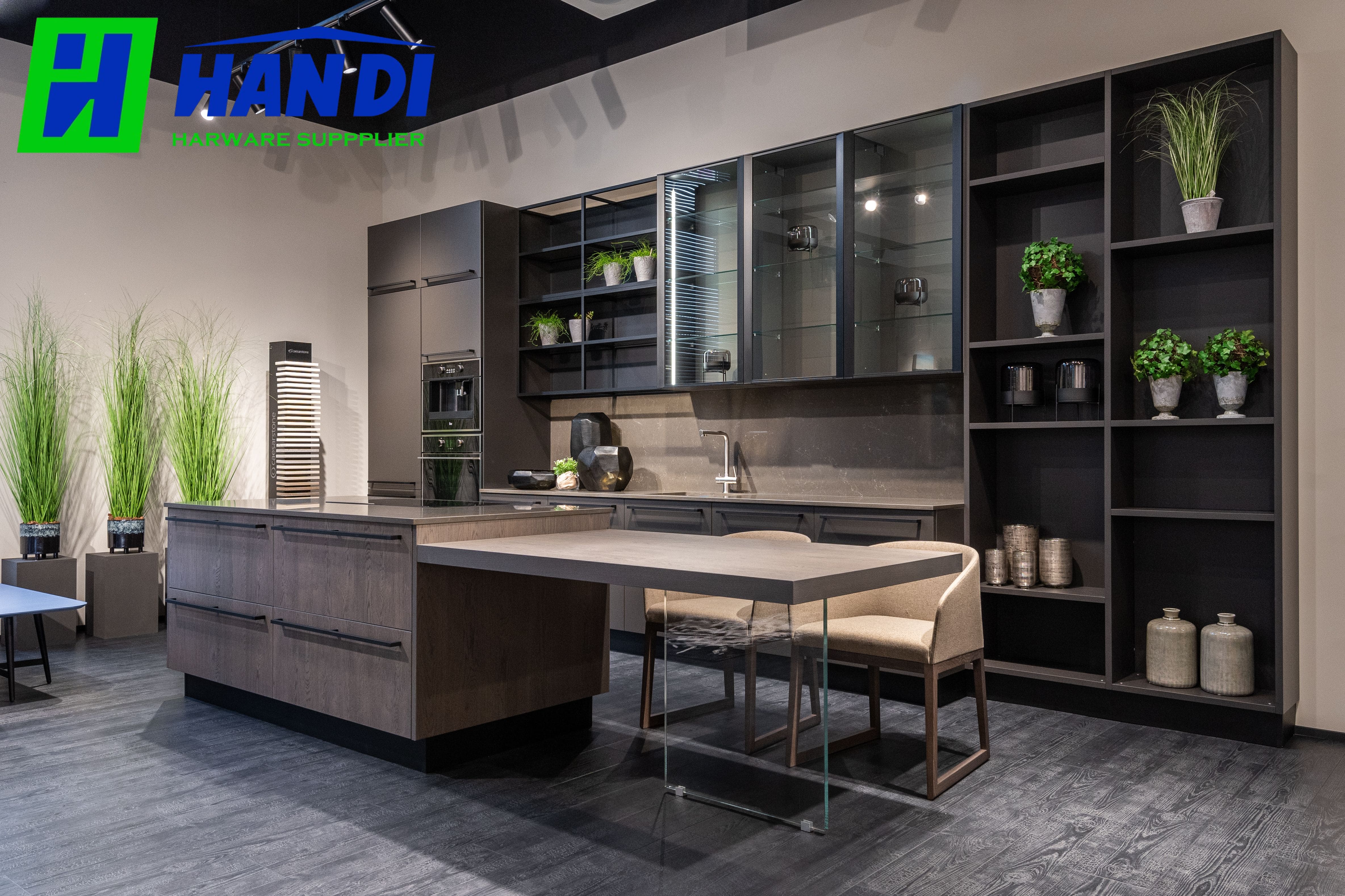 Nghiệm thu tủ bếp inox cánh kính trước khi bàn giao