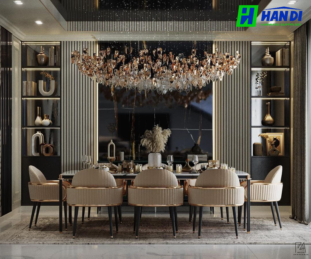 Thiết kế nội thất phòng ăn phong cách Modern Luxury tại Penthouse The Onyx Quận 7 với bộ bàn ăn 8 ghế bọc nỉ viền vàng và đèn chùm pha lê lộng lẫy.