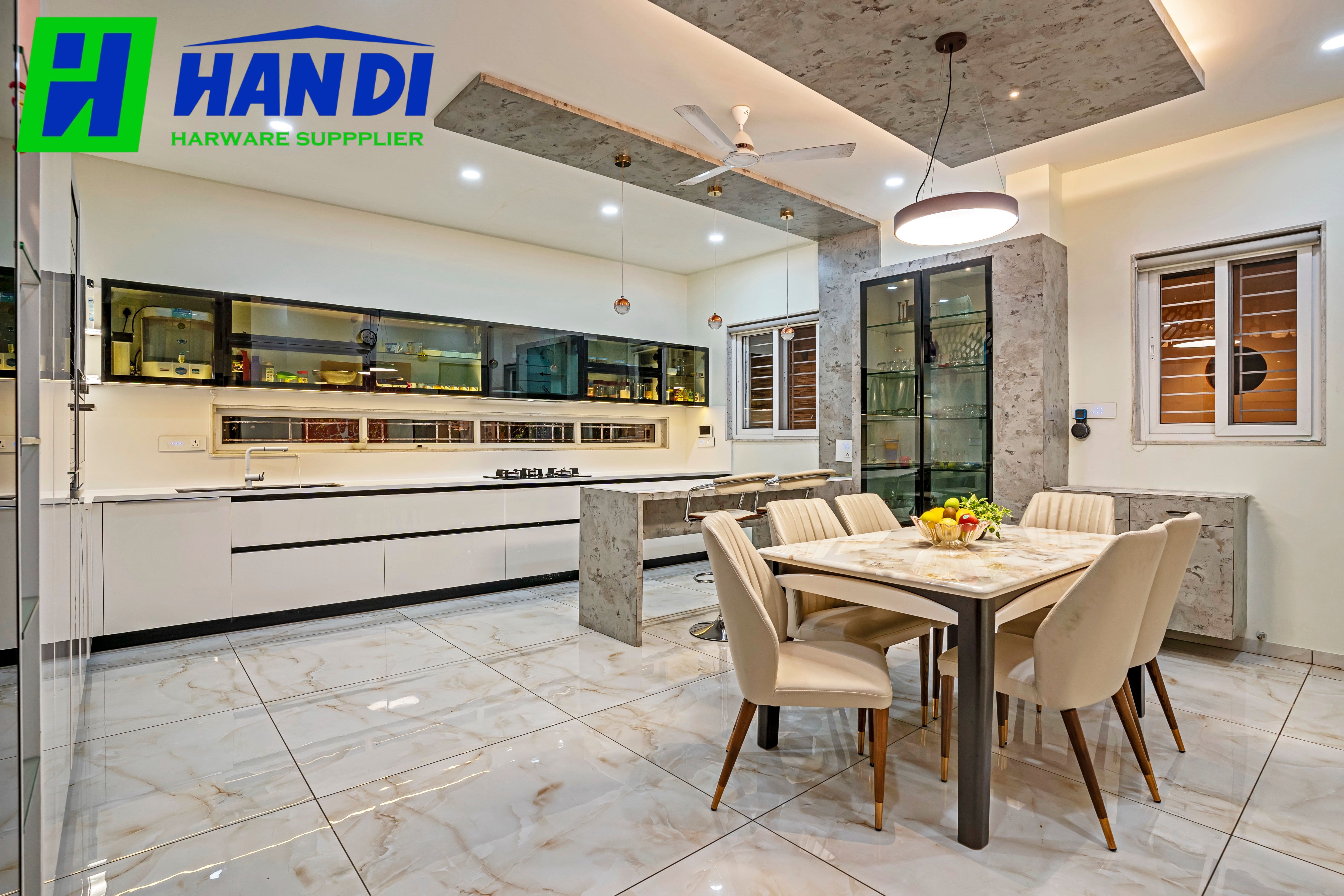 Thi công tủ bếp inox cánh kính hiện đại cho không gian bếp sang trọng