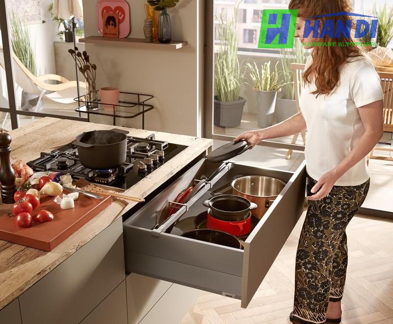 Khay chia giá xoong nồi Blum MERIVOBOX