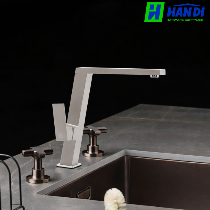 Vòi rửa chén nóng lạnh đồng thau MALLOCA K131BR