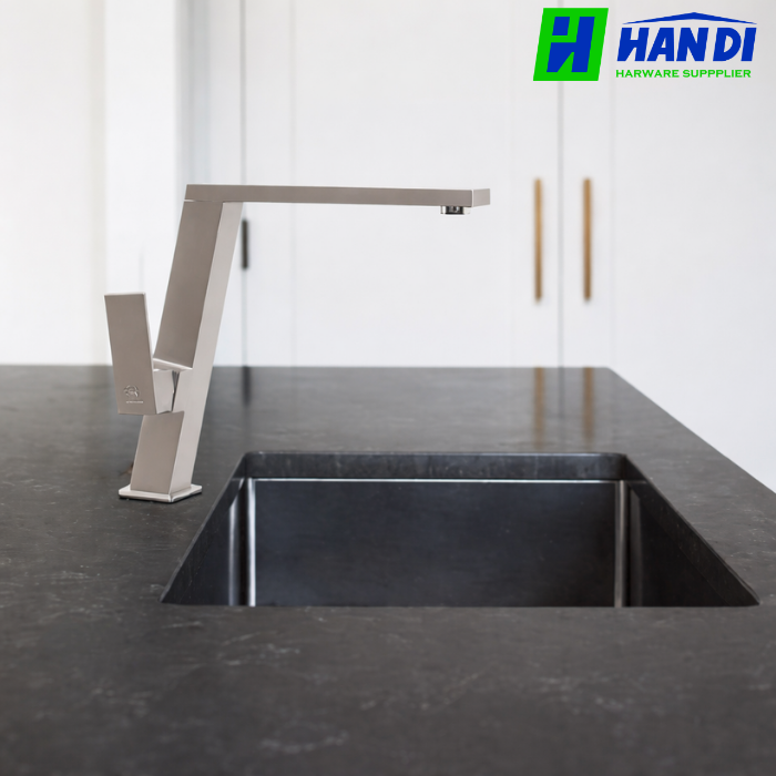 Vòi rửa chén nóng lạnh đồng thau MALLOCA K131BR