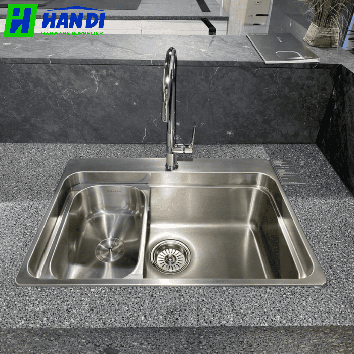 Vòi rửa chén nóng lạnh đồng thau MALLOCA K77C