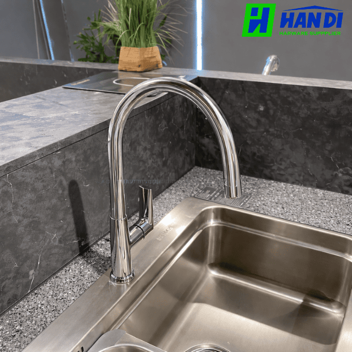 Vòi rửa chén nóng lạnh đồng thau MALLOCA K77C