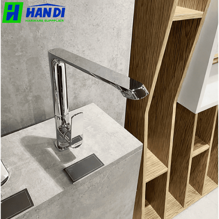 Vòi rửa chén nóng lạnh đồng thau MALLOCA K82C