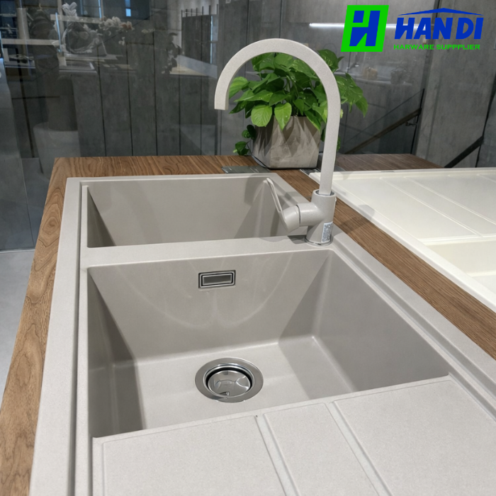 Vòi rửa chén nóng lạnh đồng thau MALLOCA MF-043